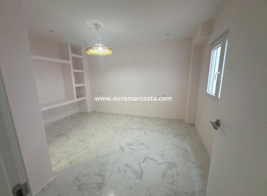 Sale - Apartment / flat - Torrevieja - Muelle Pesquero