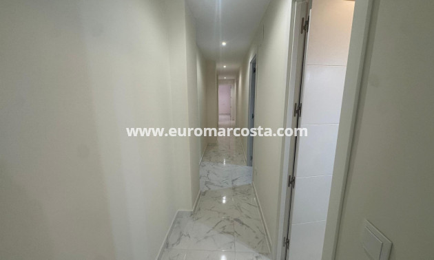 Sale - Apartment / flat - Torrevieja - Muelle Pesquero