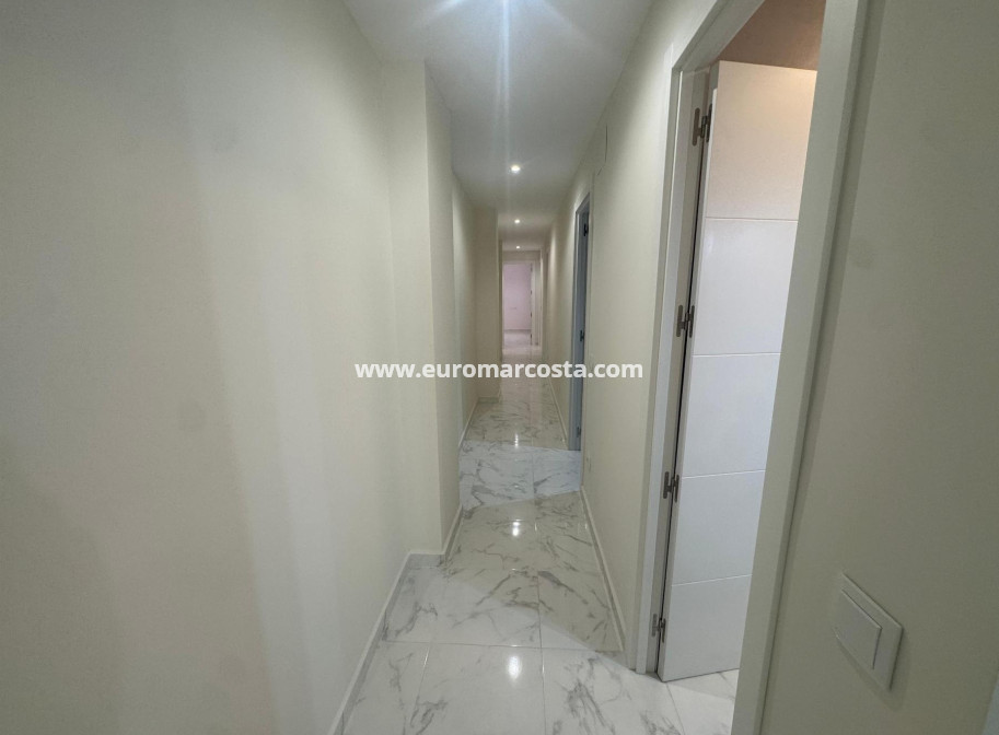 Sale - Apartment / flat - Torrevieja - Muelle Pesquero