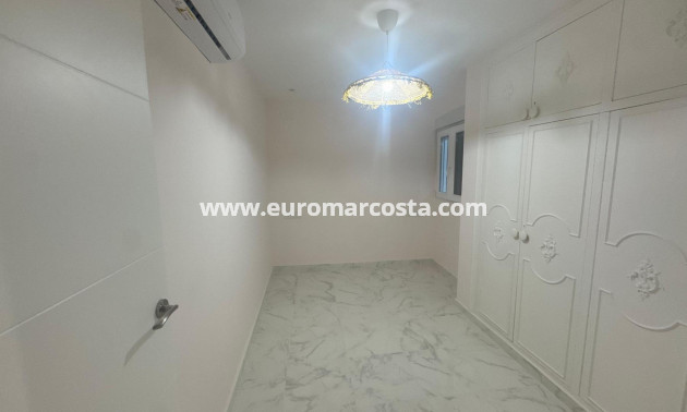 Sale - Apartment / flat - Torrevieja - Muelle Pesquero