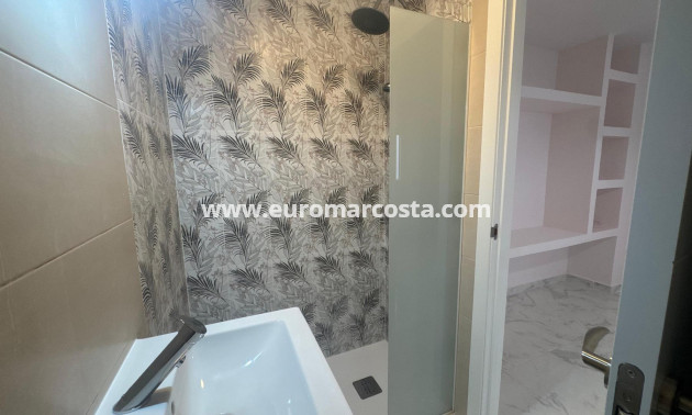 Sale - Apartment / flat - Torrevieja - Muelle Pesquero