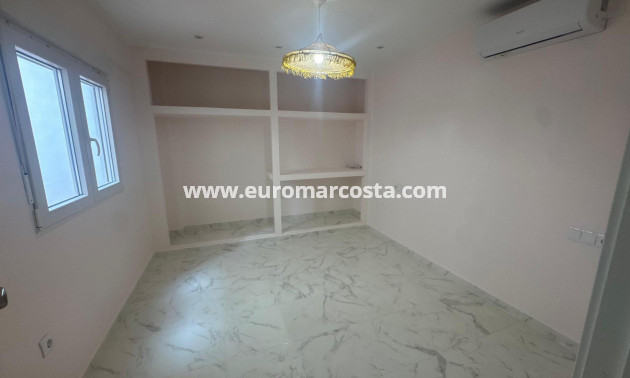 Sale - Apartment / flat - Torrevieja - Muelle Pesquero