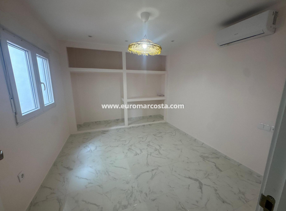 Sale - Apartment / flat - Torrevieja - Muelle Pesquero