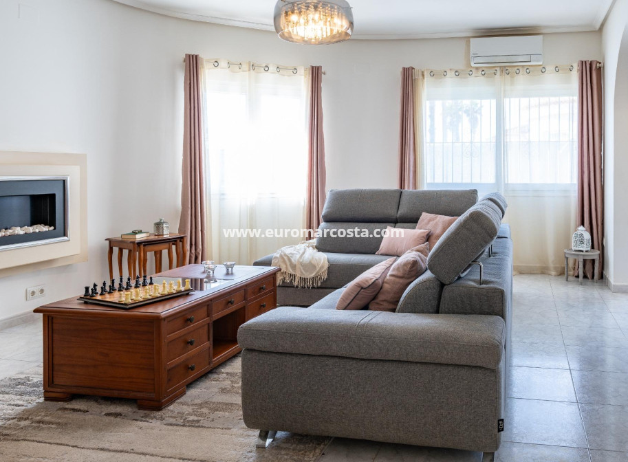 Sale - Villa - Orihuela Costa