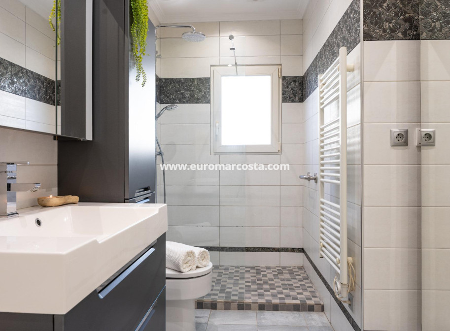 Sale - Villa - Orihuela Costa