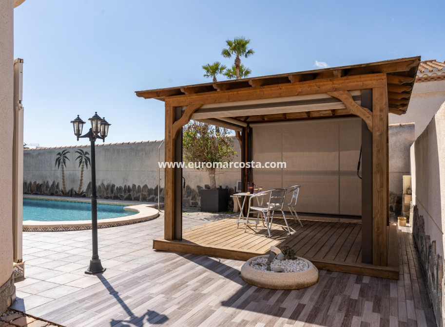 Sale - Villa - Orihuela Costa