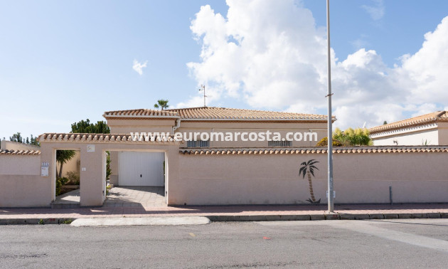 Sale - Villa - Orihuela Costa