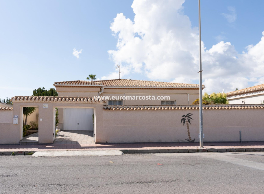 Sale - Villa - Orihuela Costa