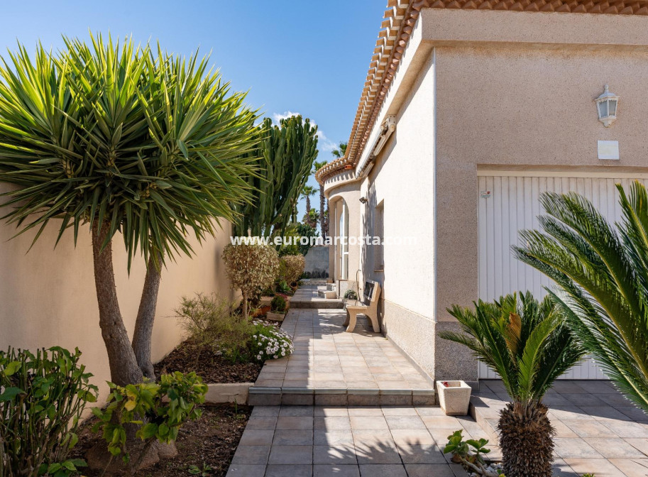 Sale - Villa - Orihuela Costa