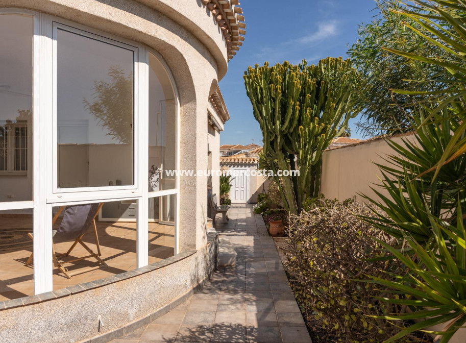 Sale - Villa - Orihuela Costa