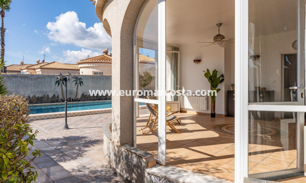 Sale - Villa - Orihuela Costa