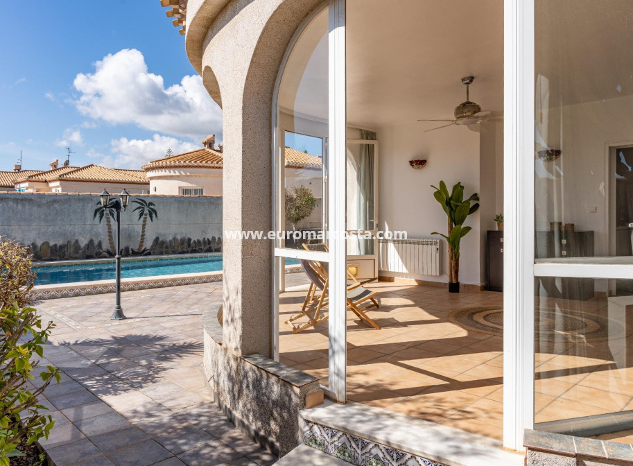 Sale - Villa - Orihuela Costa