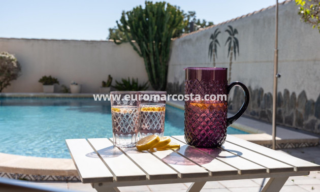 Sale - Villa - Orihuela Costa