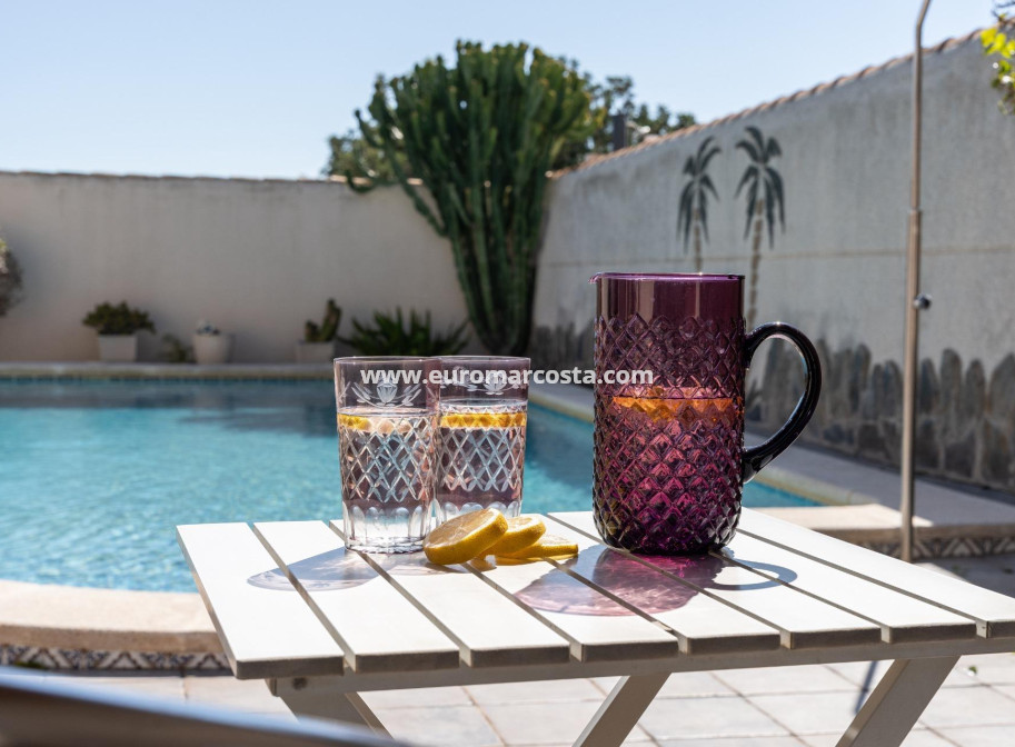 Sale - Villa - Orihuela Costa