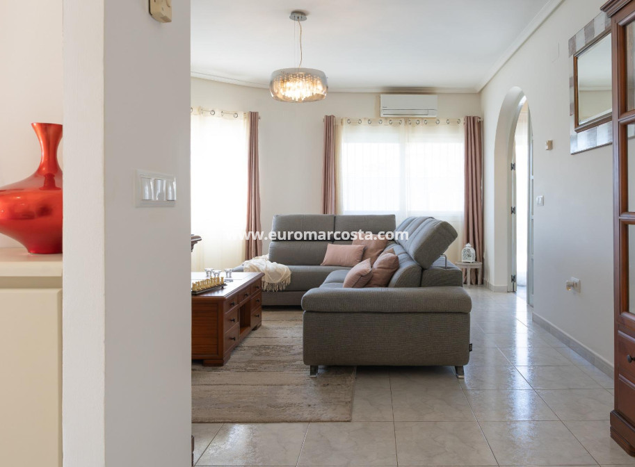 Sale - Villa - Orihuela Costa