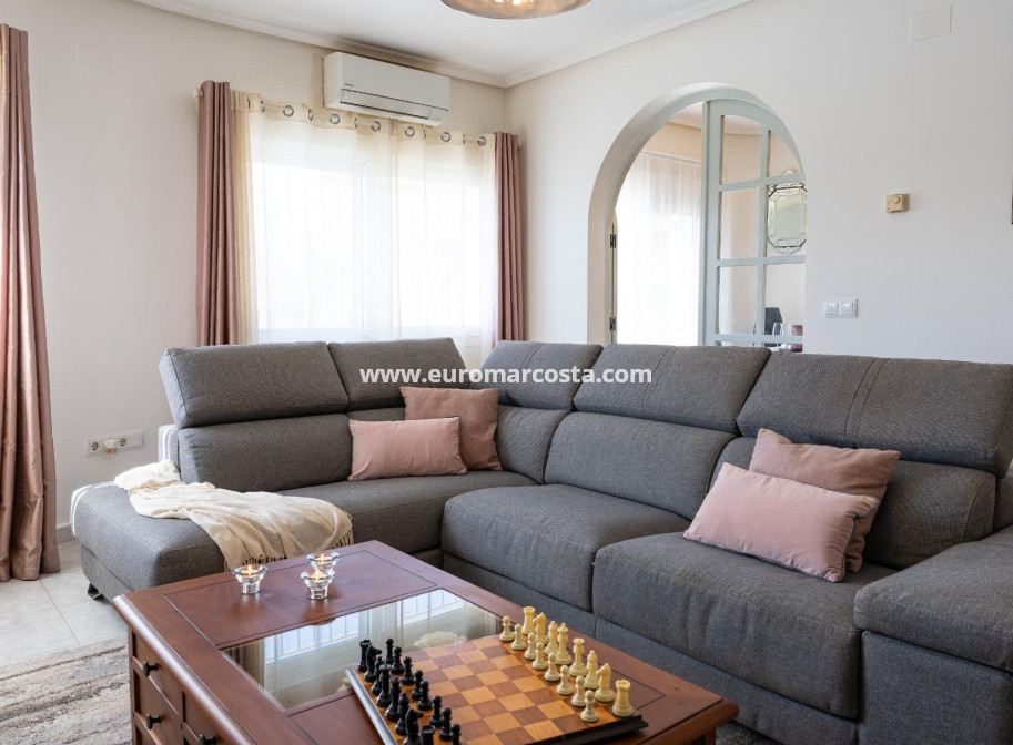 Sale - Villa - Orihuela Costa