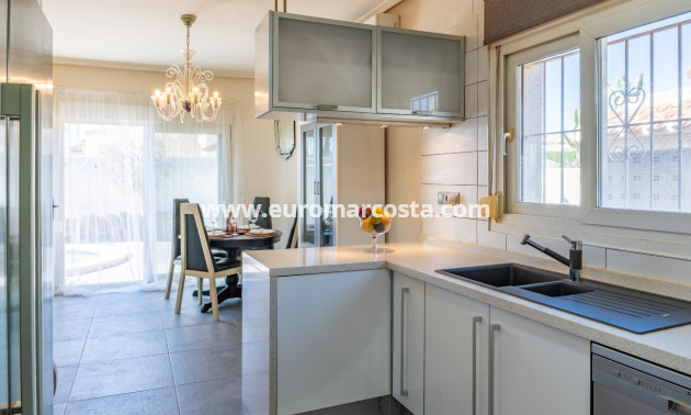 Sale - Villa - Orihuela Costa