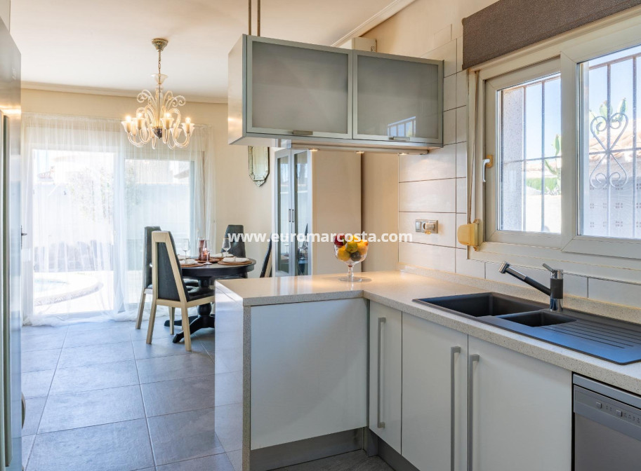 Sale - Villa - Orihuela Costa