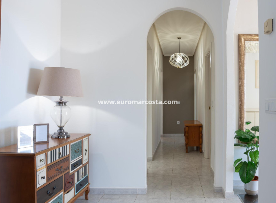 Sale - Villa - Orihuela Costa