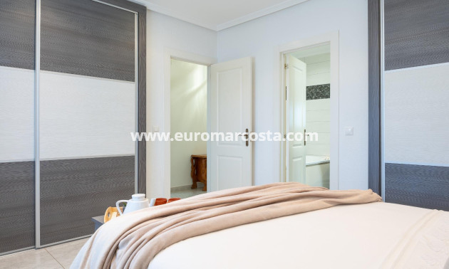 Sale - Villa - Orihuela Costa