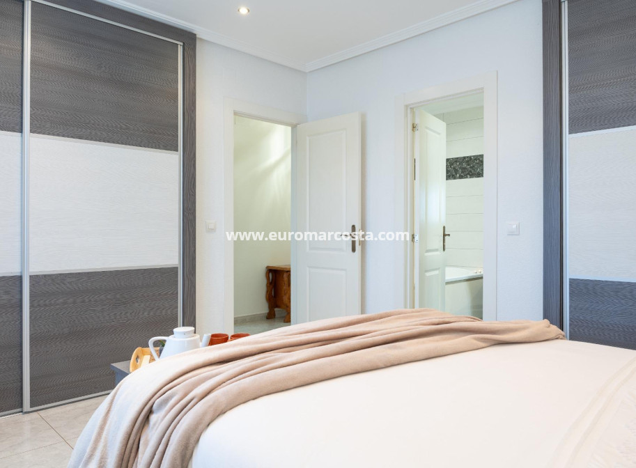 Sale - Villa - Orihuela Costa