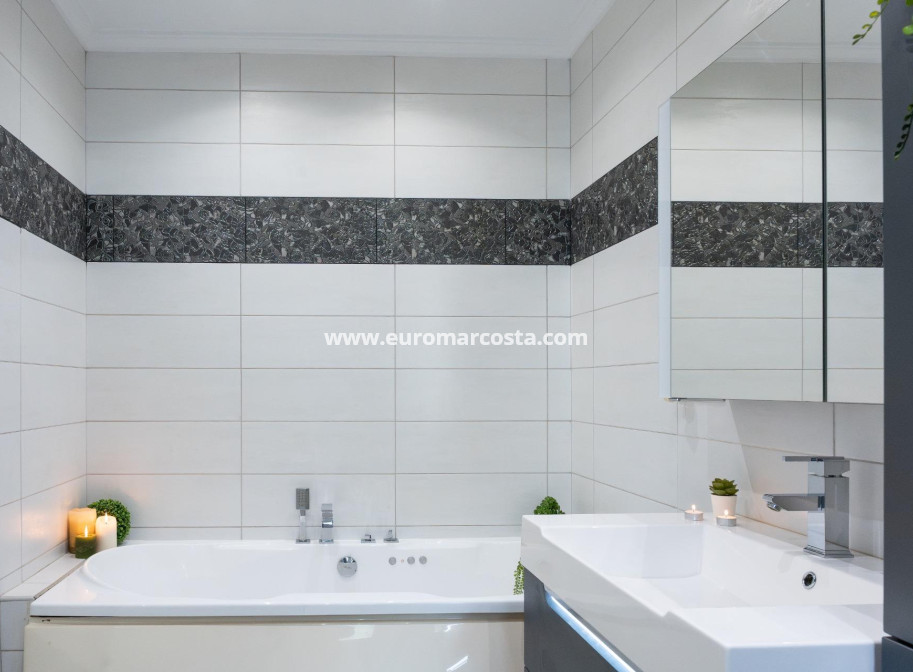 Sale - Villa - Orihuela Costa