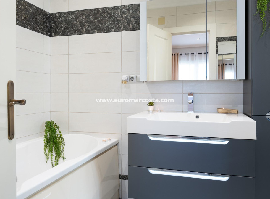 Sale - Villa - Orihuela Costa