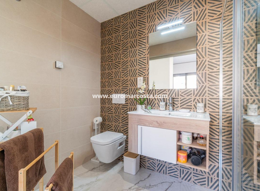 Sale - Apartment / flat - Orihuela Costa