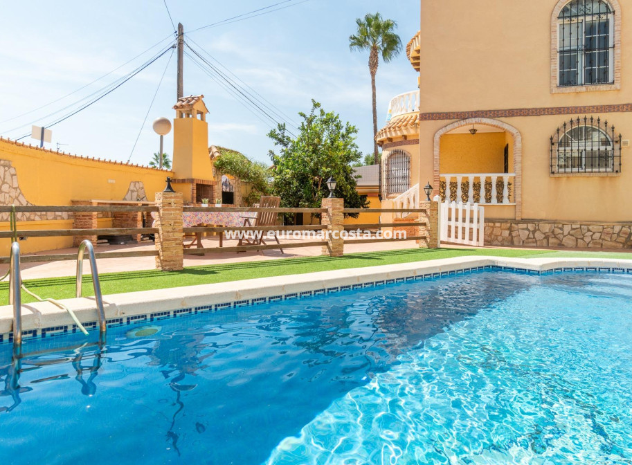 Sale - Casa - Orihuela Costa