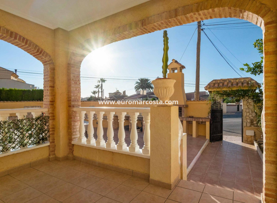 Sale - Casa - Orihuela Costa