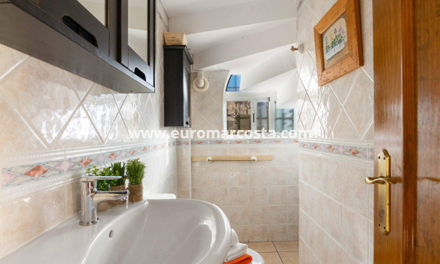 Sale - Casa - Orihuela Costa