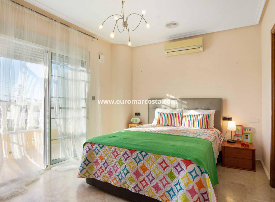 Sale - Casa - Orihuela Costa