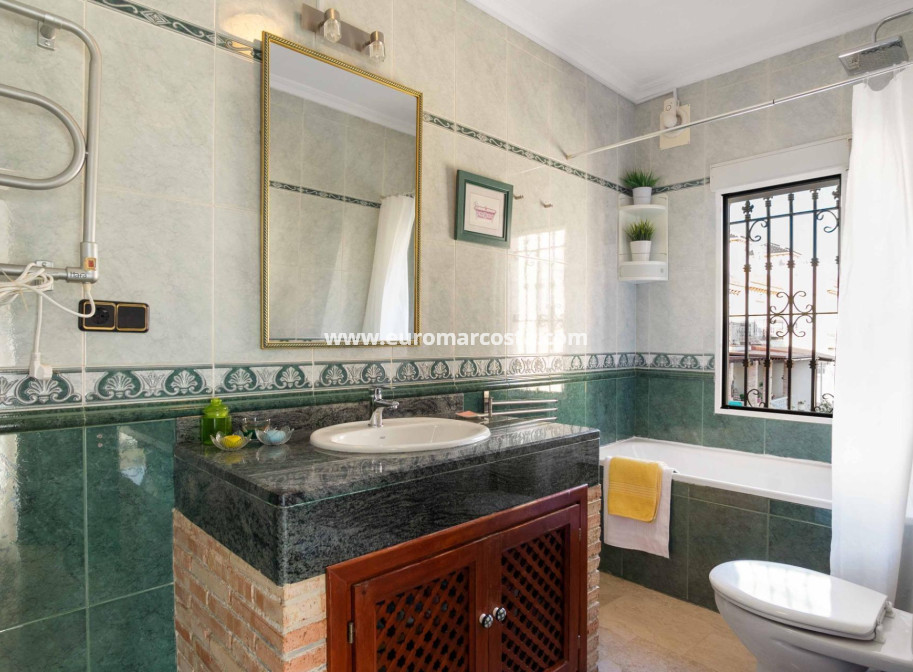 Sale - Casa - Orihuela Costa