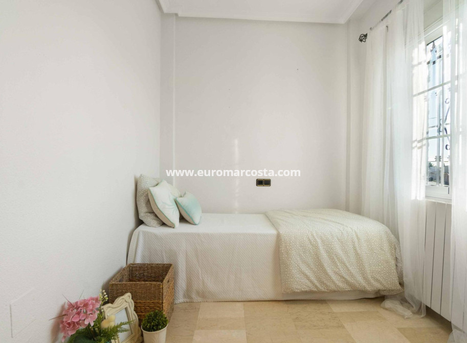 Sale - Casa - Orihuela Costa