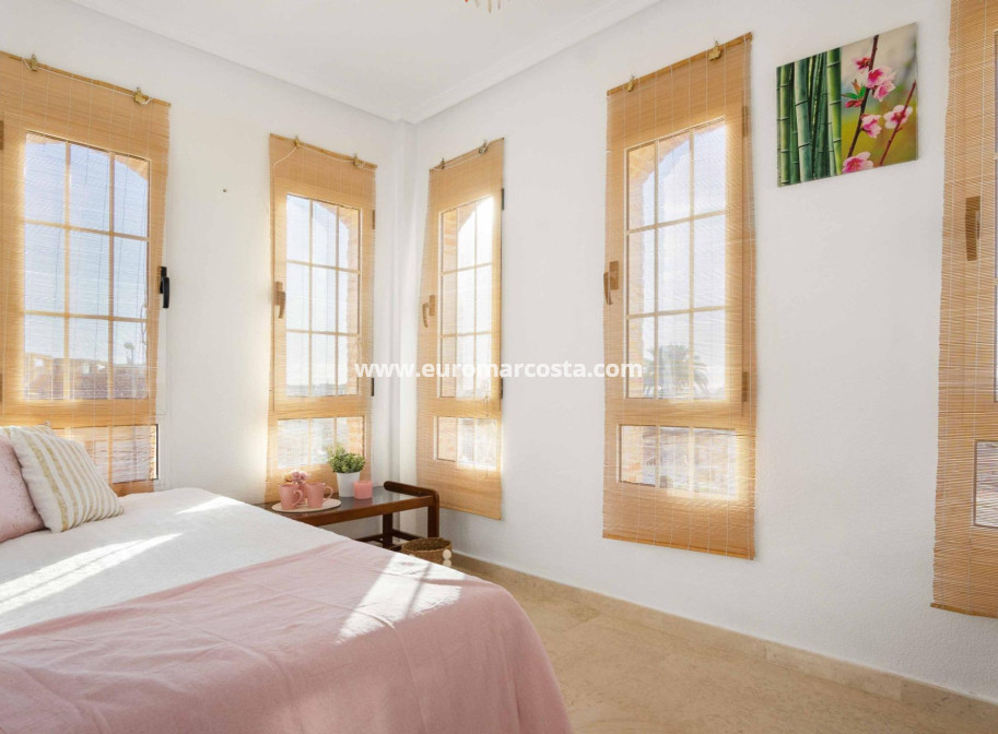 Sale - Casa - Orihuela Costa