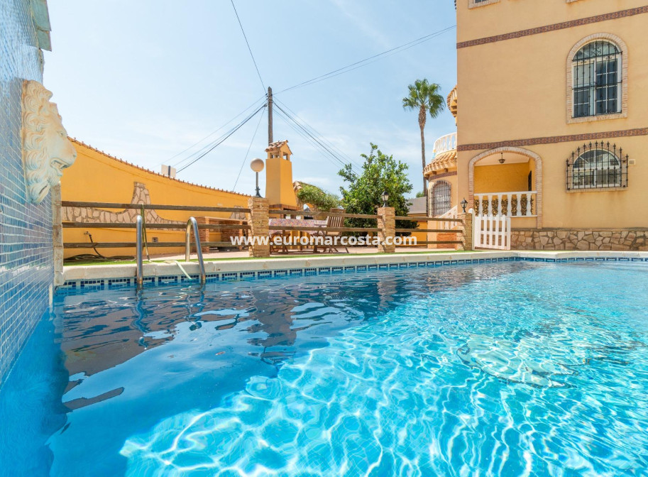 Sale - Casa - Orihuela Costa