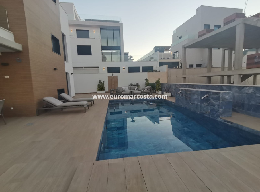 Sale - Villa - Orihuela Costa