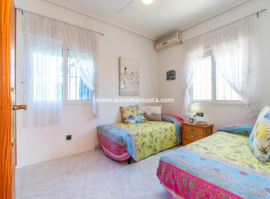 Sale - Villa - Orihuela Costa