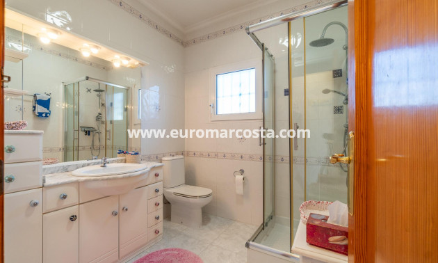 Sale - Villa - Orihuela Costa