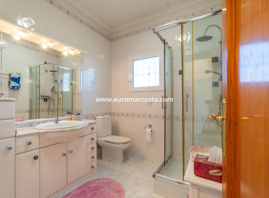 Sale - Villa - Orihuela Costa