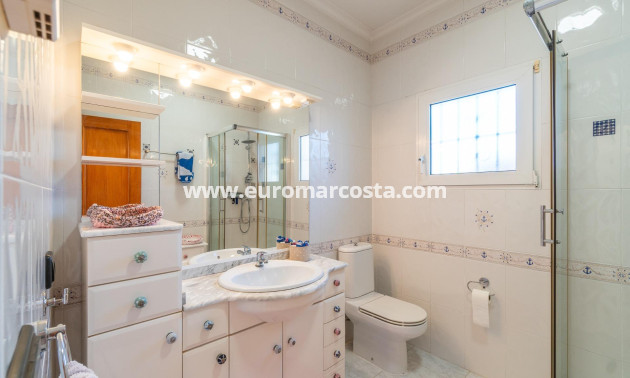 Sale - Villa - Orihuela Costa