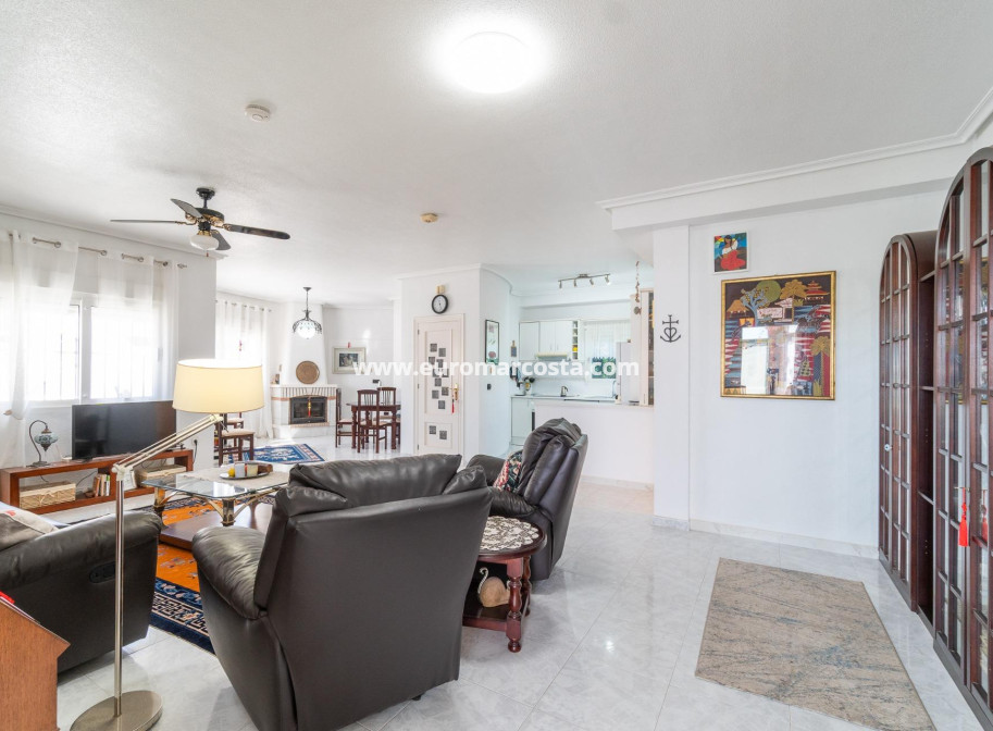 Sale - Villa - Orihuela Costa