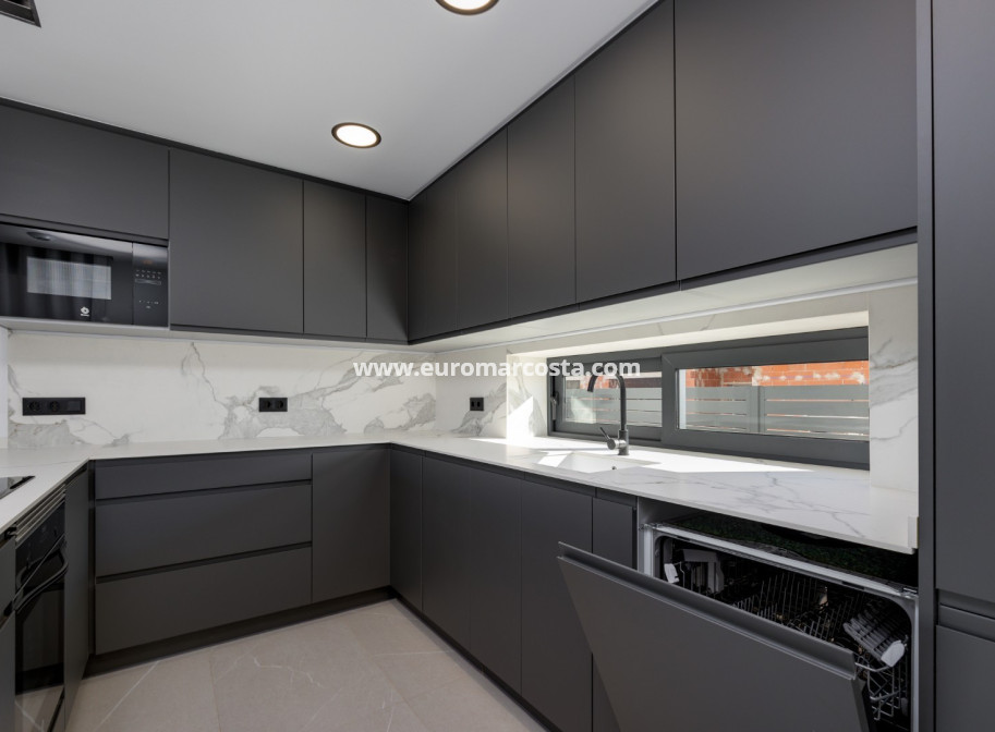 Neubauten - Villa freitstehend - Torrevieja - TORREVIEJA