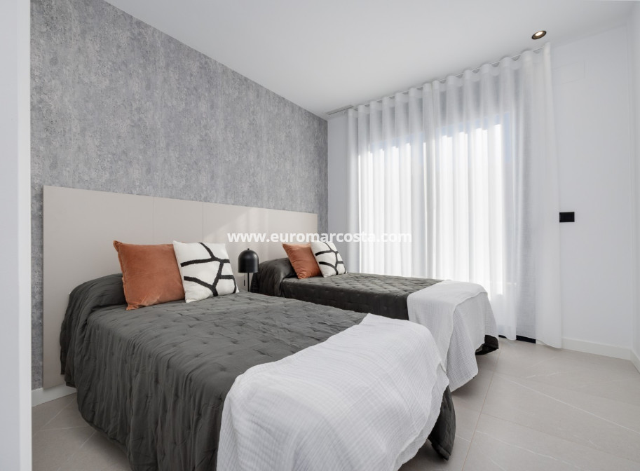 Neubauten - Villa freitstehend - Torrevieja - TORREVIEJA