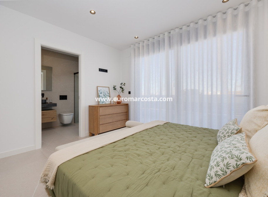 Neubauten - Villa freitstehend - Torrevieja - TORREVIEJA