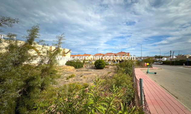 Objekte zum Wiederverkauf - Grundstück / Grundstück - Orihuela Costa