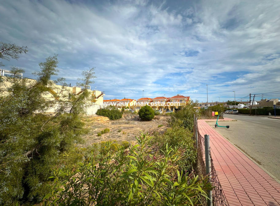 Objekte zum Wiederverkauf - Grundstück / Grundstück - Orihuela Costa