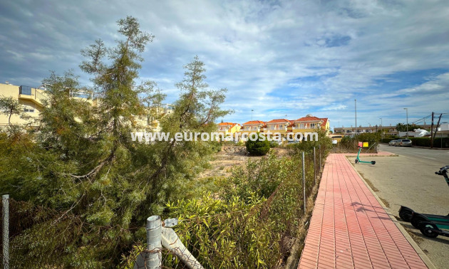 Objekte zum Wiederverkauf - Grundstück / Grundstück - Orihuela Costa