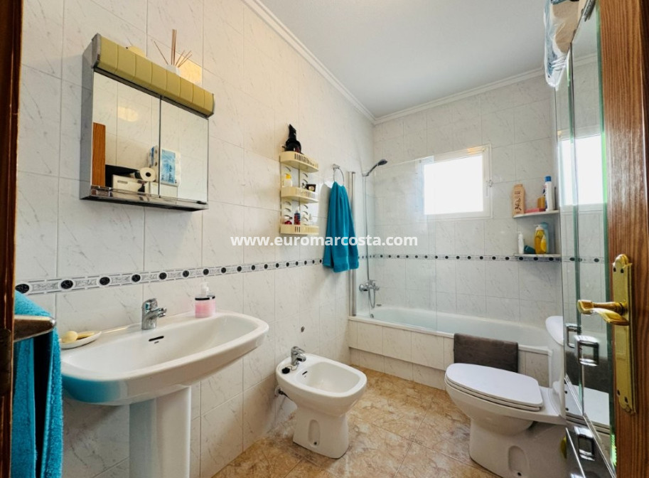 Sale - Apartment / flat - La Mata - TORREVIEJA