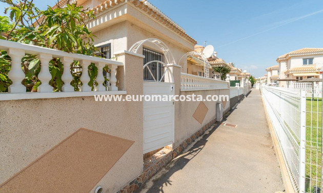 Venta - Chalet - Orihuela Costa
